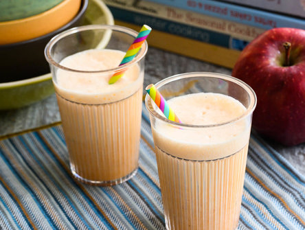 Smoothie με protein vanilla milk, καρότο, μήλο, ginger και μέλι