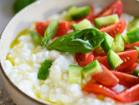 Σαλάτα με ντοματίνια, αγγούρι & Arla Protein Cottage Cheese