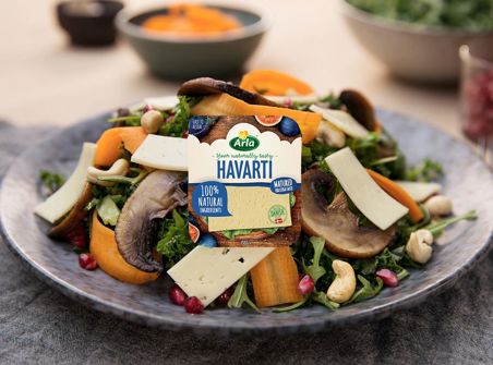 Havarti μπροστά από σαλάτα