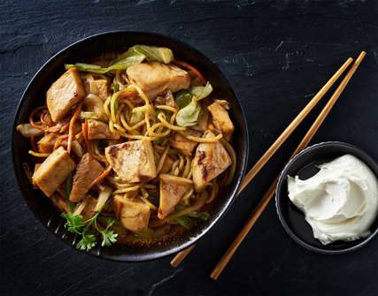 Noodles με κοτόπουλο & λαχανικά