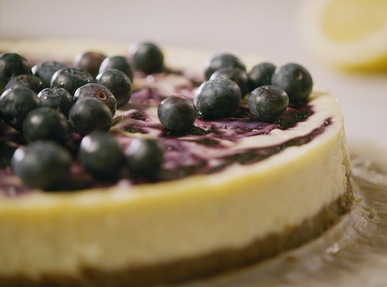 Cheesecake με μύρτιλα και λευκή σοκολάτα