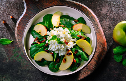 ΣΑΛΑΤΑ ΣΠΑΝΑΚΙ, ΠΡΑΣΙΝΟ ΜΗΛΟ & ARLA PROTEIN COTTAGE CHEESE