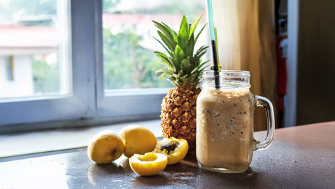 SMOOTHIE ΜΕ ΓΑΛΑ ARLA PROTEIN, ΒΕΡΙΚΟΚΑ, ΑΝΑΝΑ & ΠΟΡΤΟΚΑΛΙ