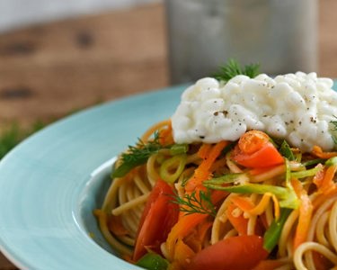 ΣΠΑΓΓΕΤΙ ΟΛΙΚΗΣ ΜΕ COTTAGE CHEESE & ΛΑΧΑΝΙΚΑ