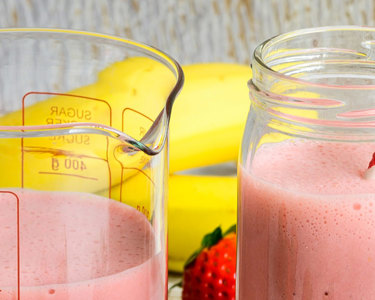 Smoothie με Arla Protein ρόφημα γάλακτος φράουλα, μπανάνα και μέλι