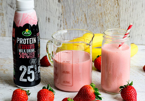 Smoothie με Arla Protein ρόφημα γάλακτος φράουλα, μπανάνα και μέλι