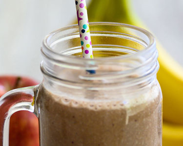 SMOOTHIE ΜΕ ΜΗΛΟ, ΜΠΑΝΑΝΑ & ΚΑΡΔΑΜΟ