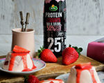 Πανακότα με ρόφημα γάλακτος Arla Protein & φρέσκες φράουλες