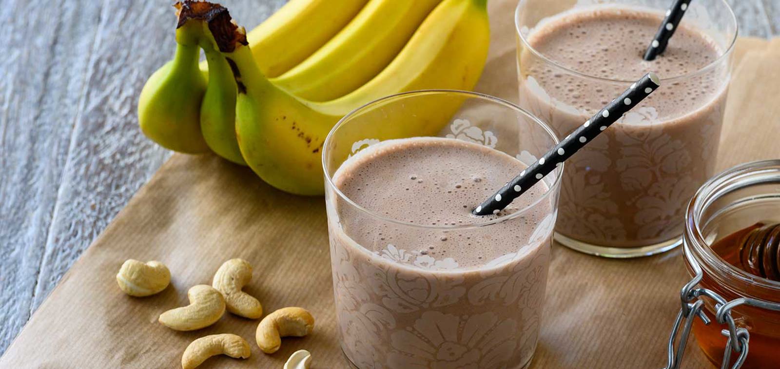 SMOOTHIE ΜΕ ΜΠΑΝΑΝΑ & ΦΙΣΤΙΚΙΑ CASSIUS