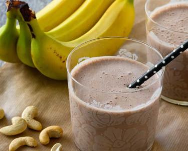 SMOOTHIE ΜΕ ΜΠΑΝΑΝΑ & ΦΙΣΤΙΚΙΑ CASSIUS