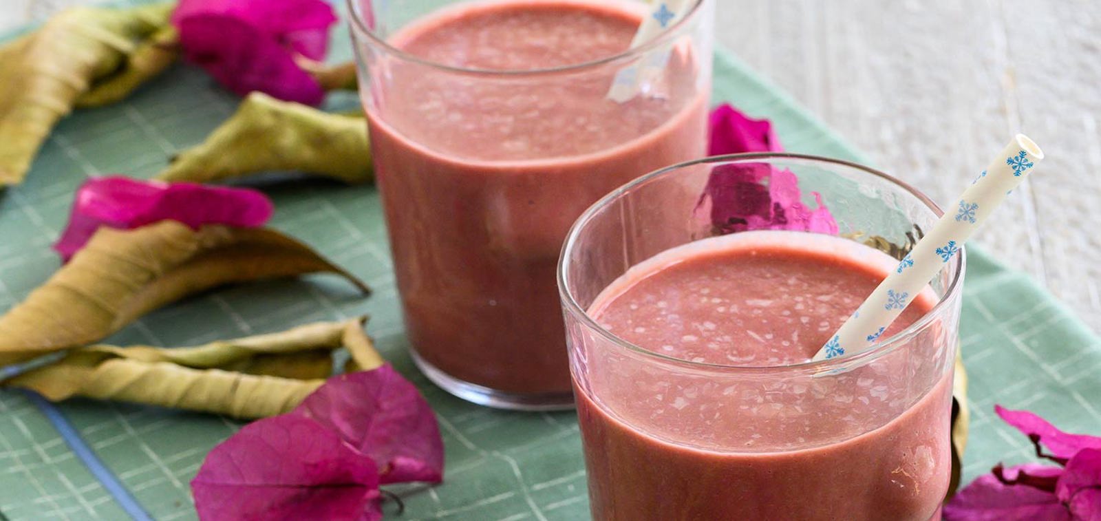 SMOOTHIE ΣΟΚΟΛΑΤΑ ΜΕ ΠΑΝΤΖΑΡΙ & ΦΟΥΝΤΟΥΚΙΑ