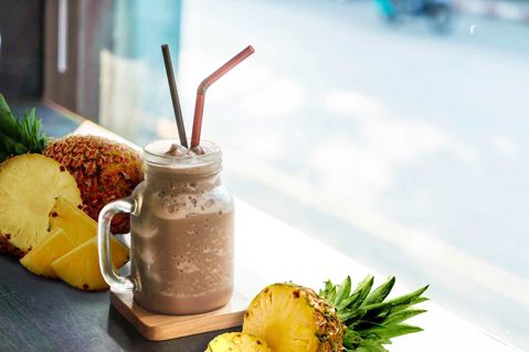 SMOOTHIE ΜΕ ΓΑΛΑ ARLA PROTEIN, ΒΕΡΙΚΟΚΑ, ΑΝΑΝΑ & ΠΟΡΤΟΚΑΛΙ